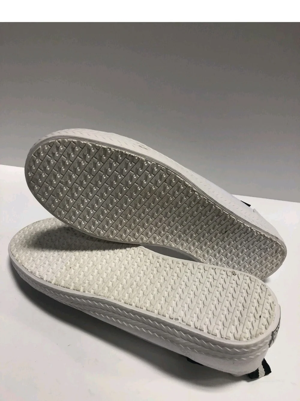 Billabong Women's Low-Top Canvas Sneakers in White Size 10